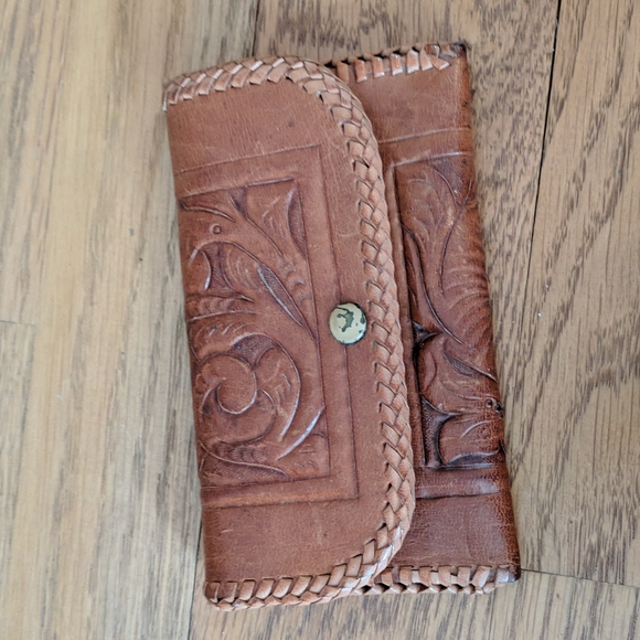 Vintage Tooled Leather Purse and Wallet - Picture 14 of 16